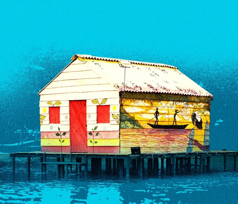 Aula intercultural Palafito, casa de madera sobre el agua